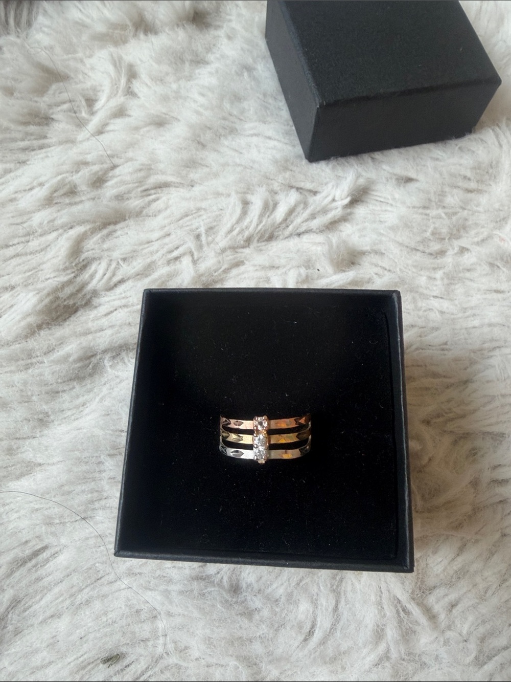 14 kt gold Multi-Band Rose Gold and Silver 3 colors,size8Ring with Center Stones